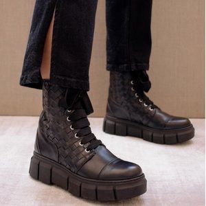 Alohas black boots